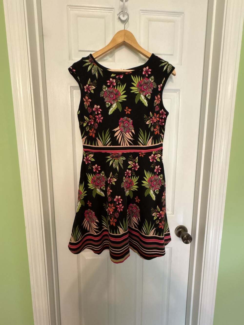 New York & Company Floral Print Sleeveless Fit & Flare Dress, sz M w/ pockets
